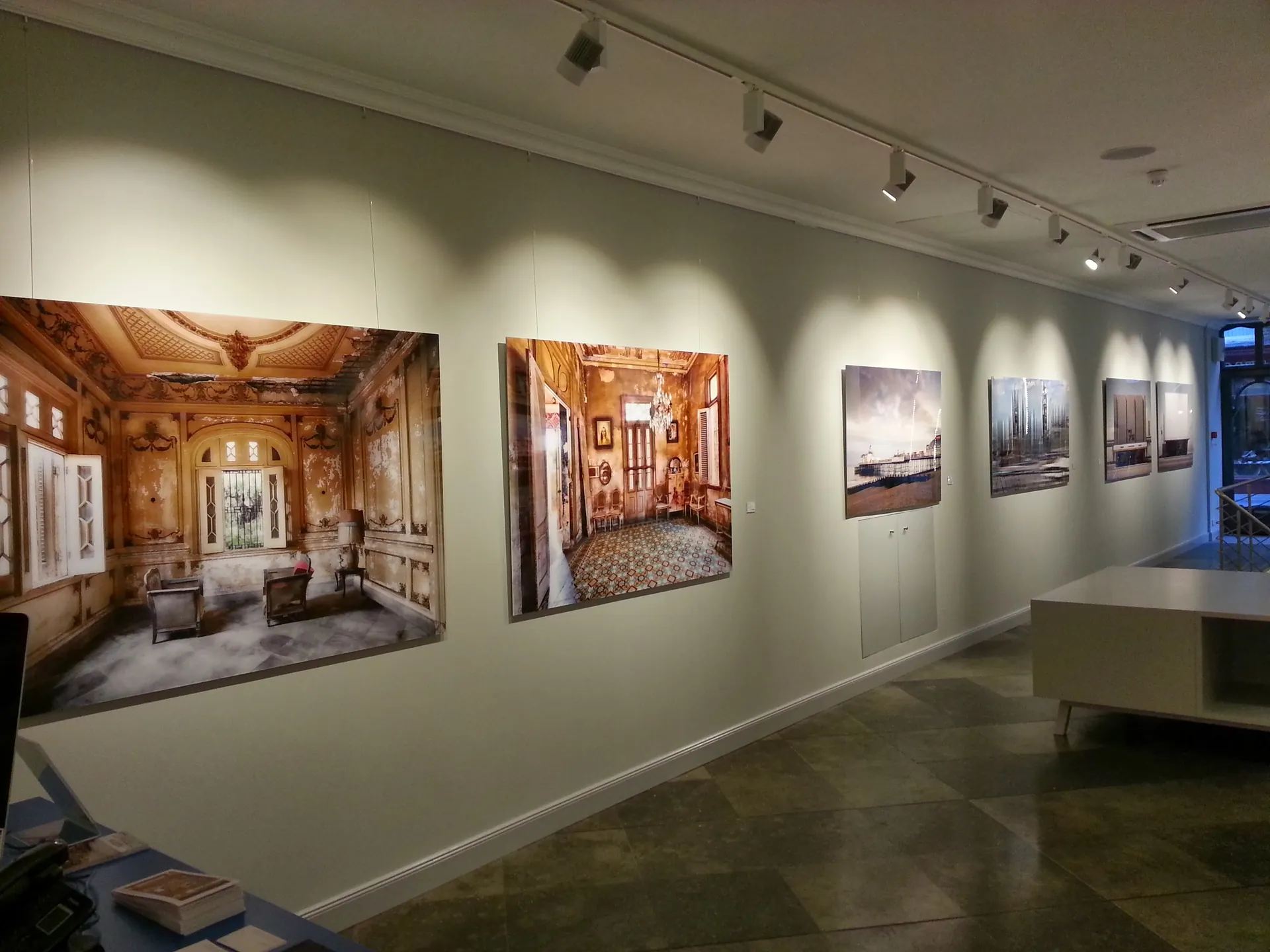 Lumas Art Gallery Mayfair